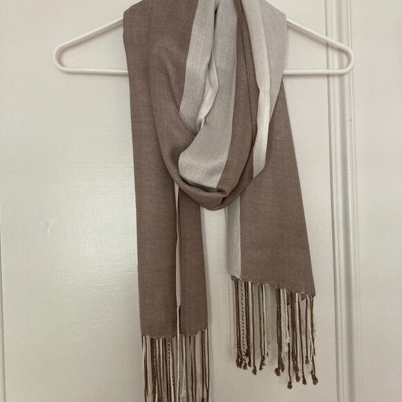 Banana Republic taupe ivory fringed scarf - Picture 3 of 15